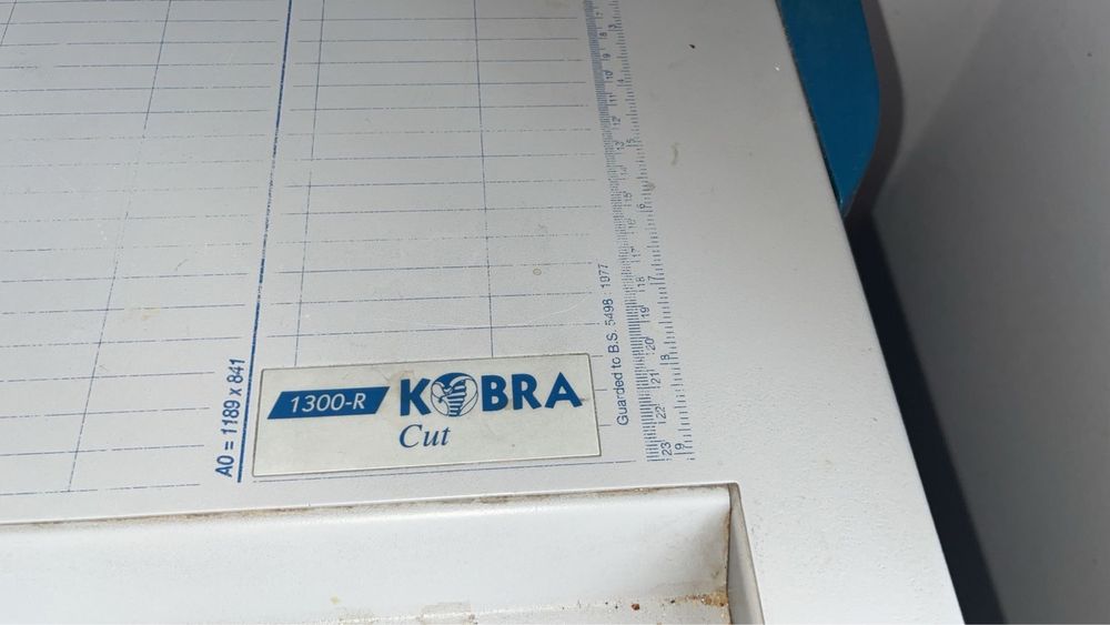 гильотинный резак, станок для резки бумаг