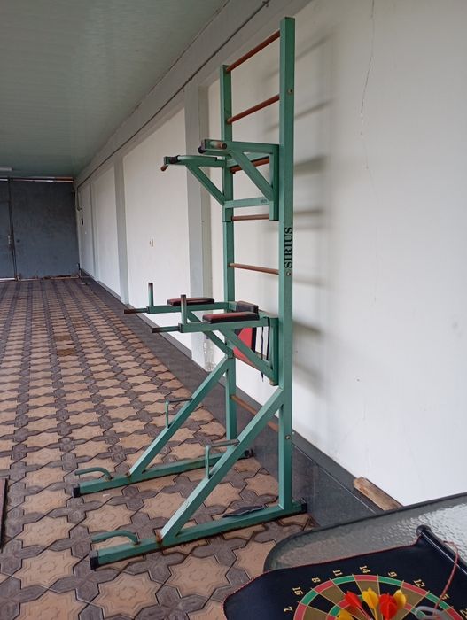 Шведская стенка с турником и брусьями