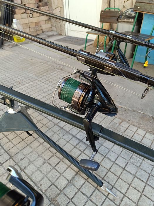 Продавам шаранджийски въдици комплект със стока и сигнализаторири