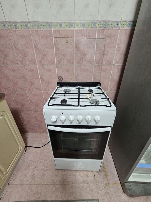 Продам газ плиту