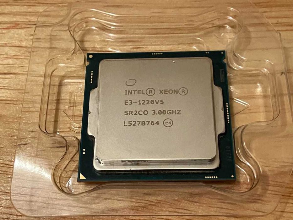 Intel Xeon E3-1220v5 (аналог Intel core i5 6500 без видео)