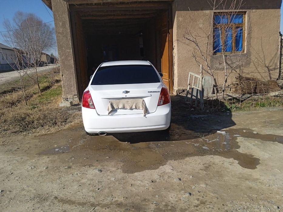 Lacetti 1.6 sotiladi