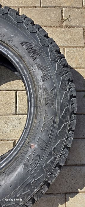 Maxxis Worm drive 205 70 R15