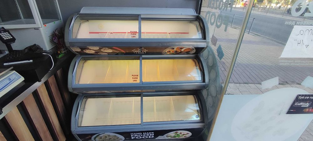 Фризерна витрина тройка