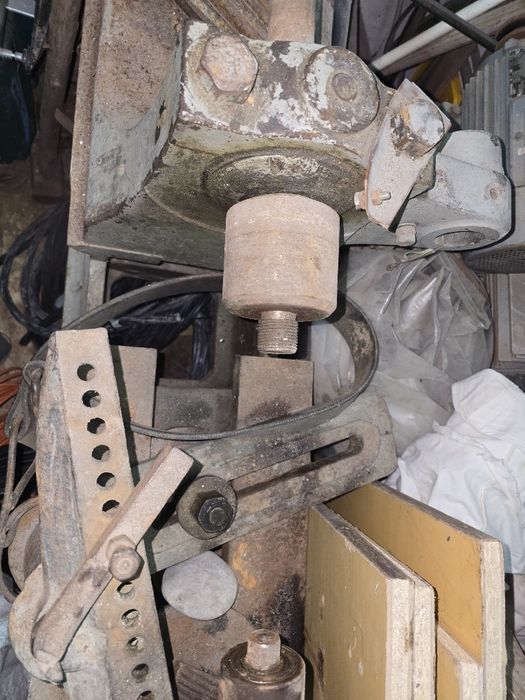 Универсален мазгален струг