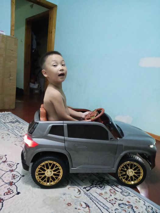 Срочно продам детскую электронную машину