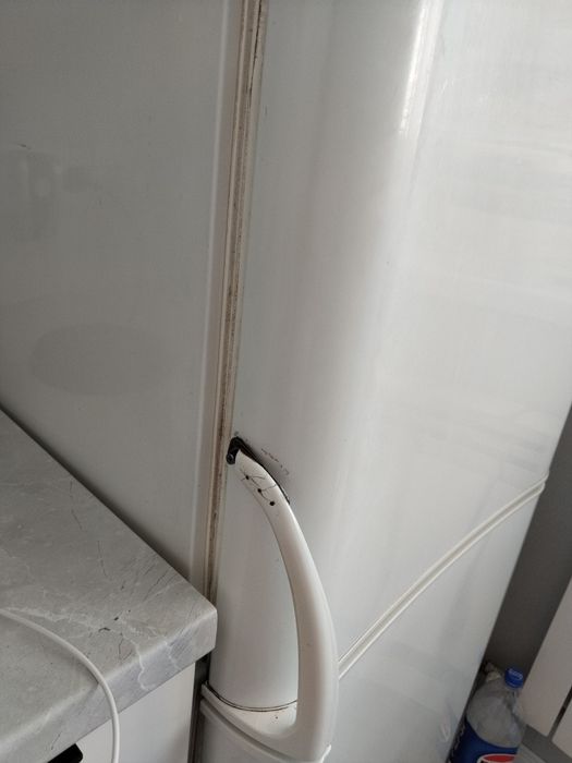 Продам холодильник индезит рабочий