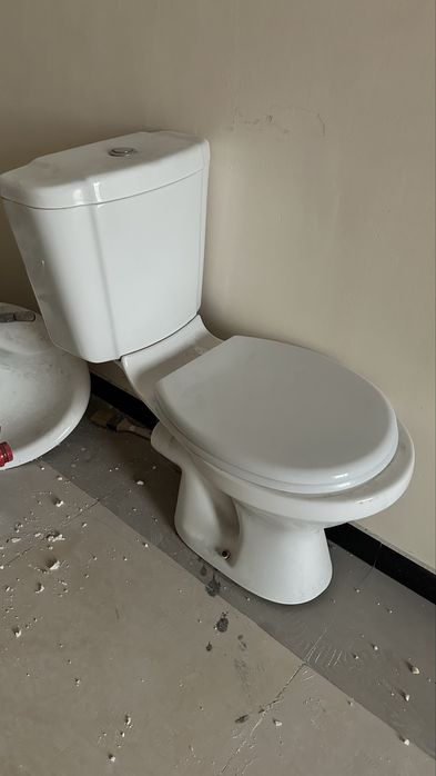 Прожам б/у унитазы и раковины