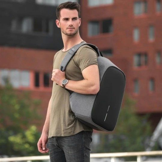 Vând rucsac Bobby Hero XL nou cu eticheta