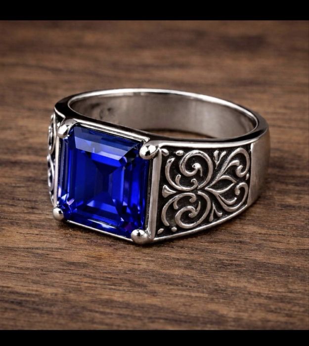 Серебрянный перстень (925 пробы) с сапфиром