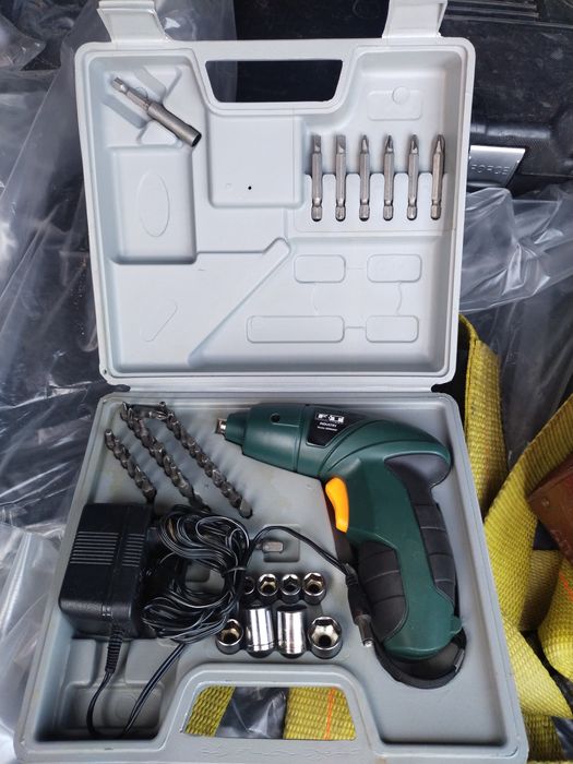 Новый отличный шуруповерт