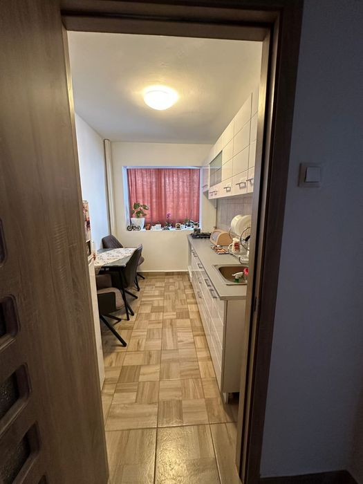 Inchiriez apartament