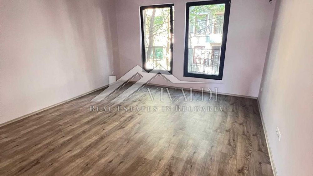 Продава се Четиристаен апартамент в Варна, Център - 180 кв.м за 1970 €/кв.м - Снимка #8