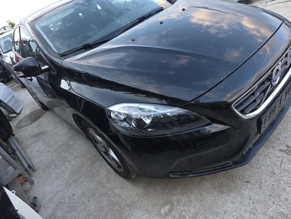 Dezmembrez Volvo V40 d4204t8