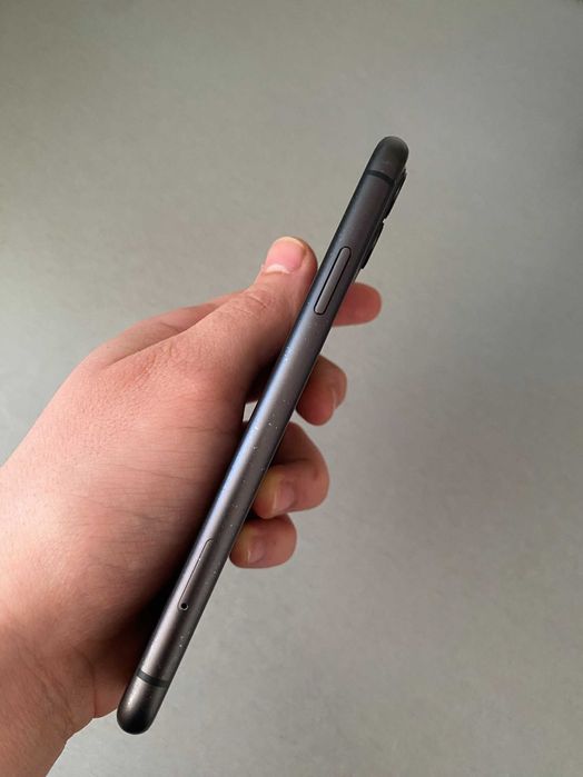 iPhone 11 -piese ( recarosare ) spate bun ! display spart