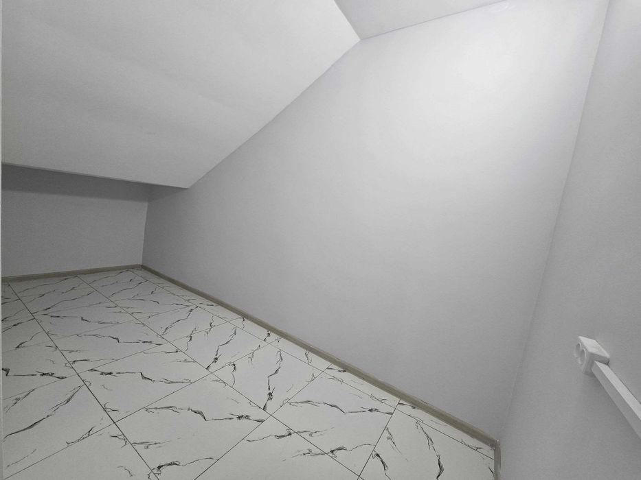 Сдается в аренду помещение в центре Джами. Для магазина мебелей и запч