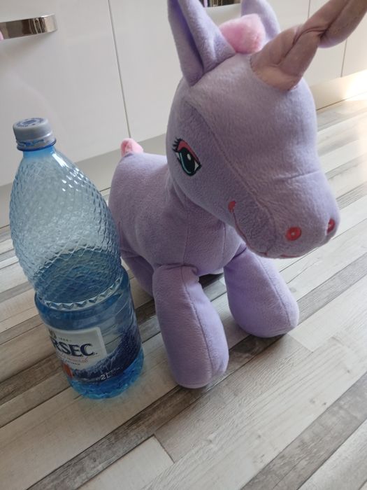 Unicorn din pluș