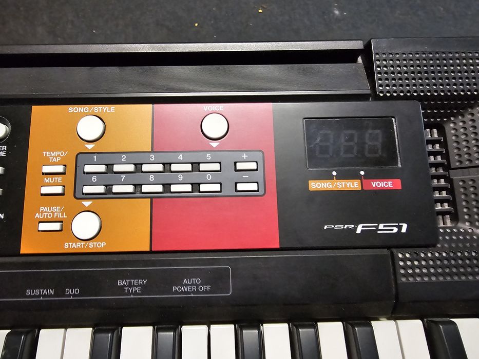 Orga yamaha PSR-F51+suport