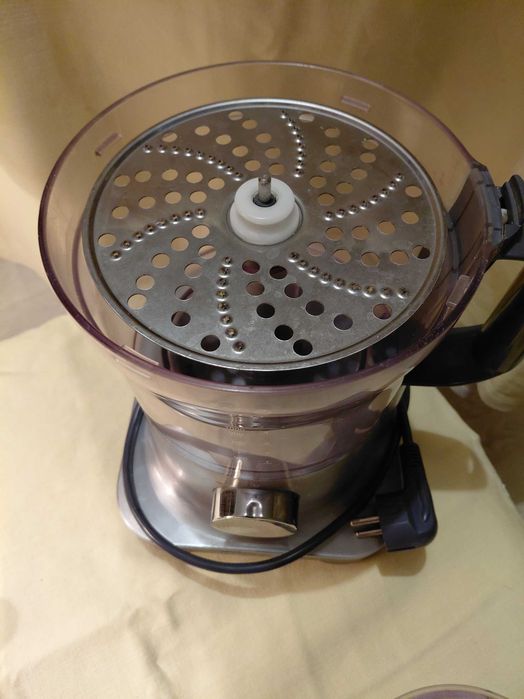 Продается кухонный комбайн Kenwood