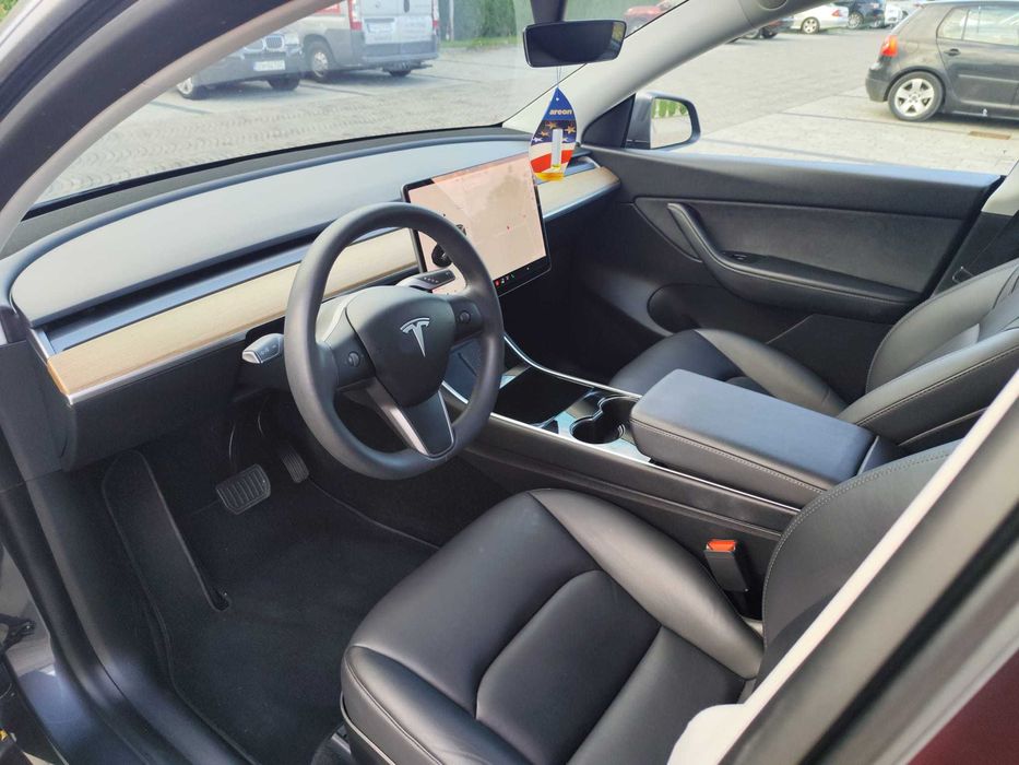 Tesla Model Y Long Range AWD