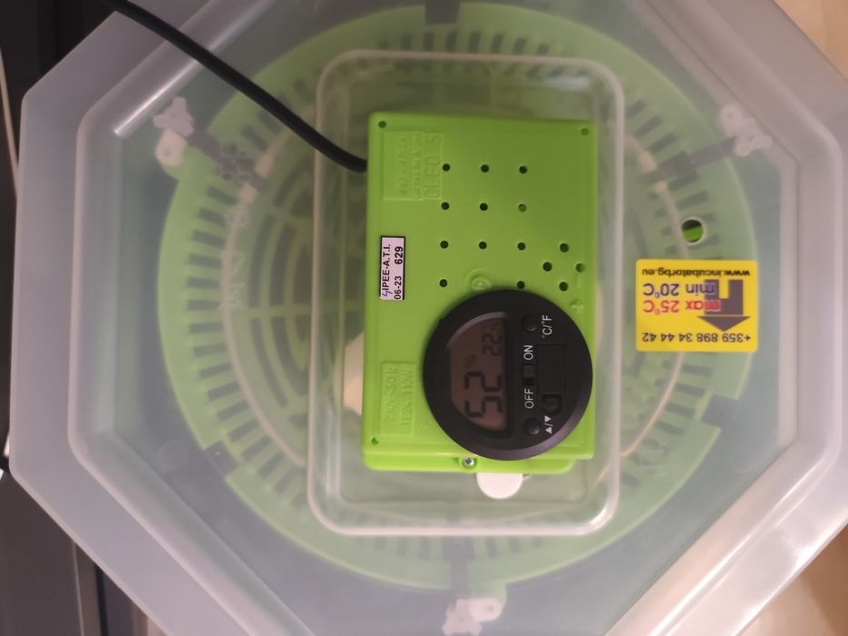 Продавам инкубатор