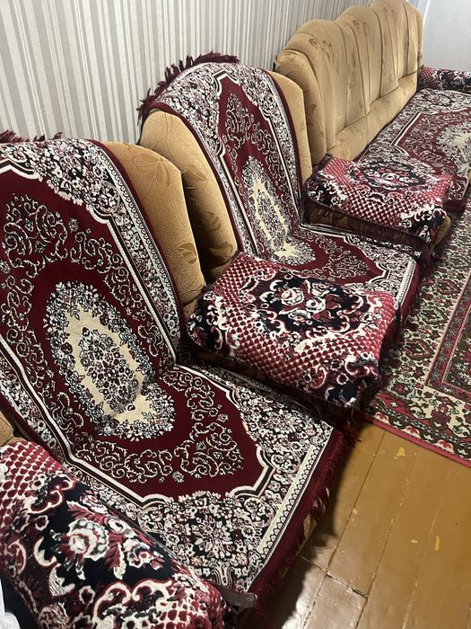 продам один диван и два кресла