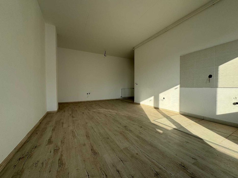 Vand apartament la parter, zona Tractorul-Brasov