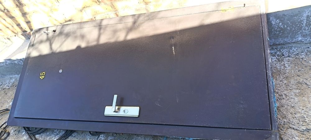 Сырткы есик сатылады