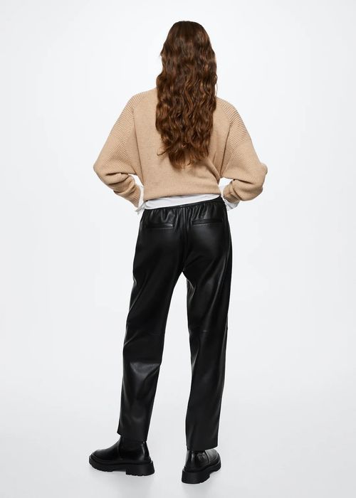 Нов кожен панталон на MANGO