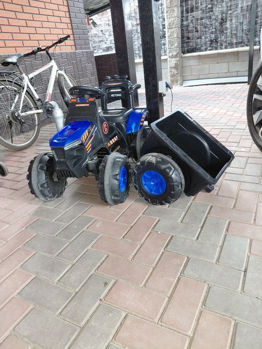 Продам Синий трактор