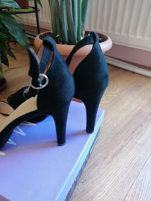 Елегантни дамски обувки