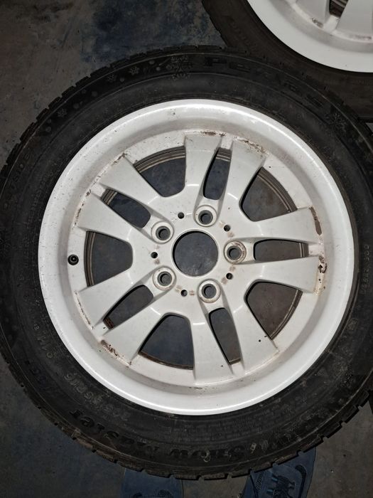Vând jante BMW R16 și cauciucuri de iarnă în stare bună