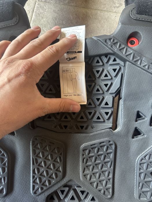 Body armur LEATT 6.5/ costum complet New