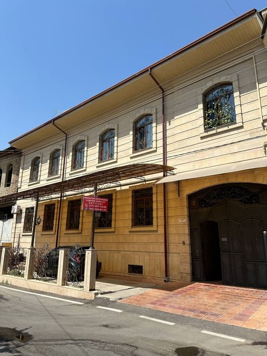 Registon Mahallasida 6 sotokli hovli uy sotiladi