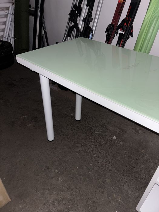 Masa birou noua, moderna cu blat sticla