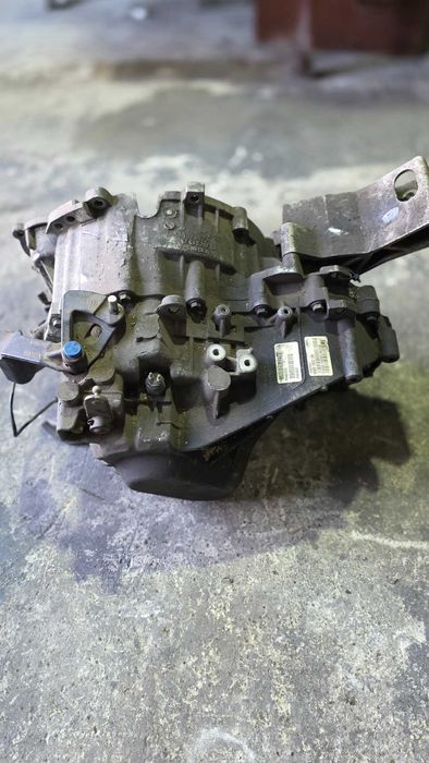 Скоростна кутия за Volvo V70 2.4 D5 / Волво В70 2005г.