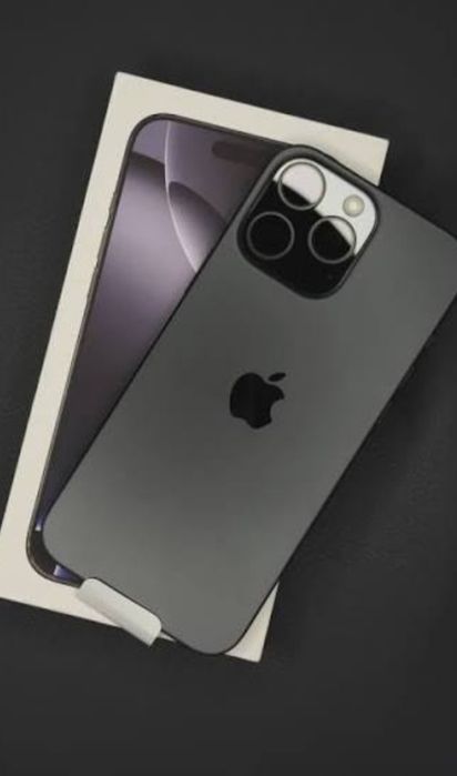 Iphone 16 pro max. Black
