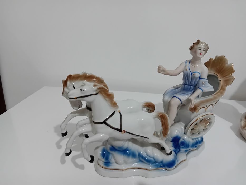 Vand bibelouri din porțelan pret 60 lei amandoua