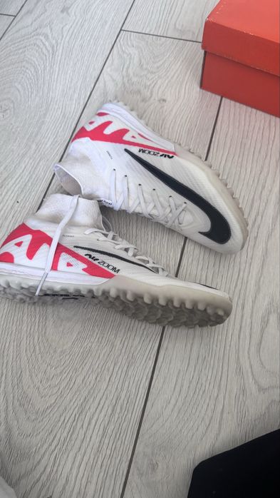 Бутсы-сороконожки