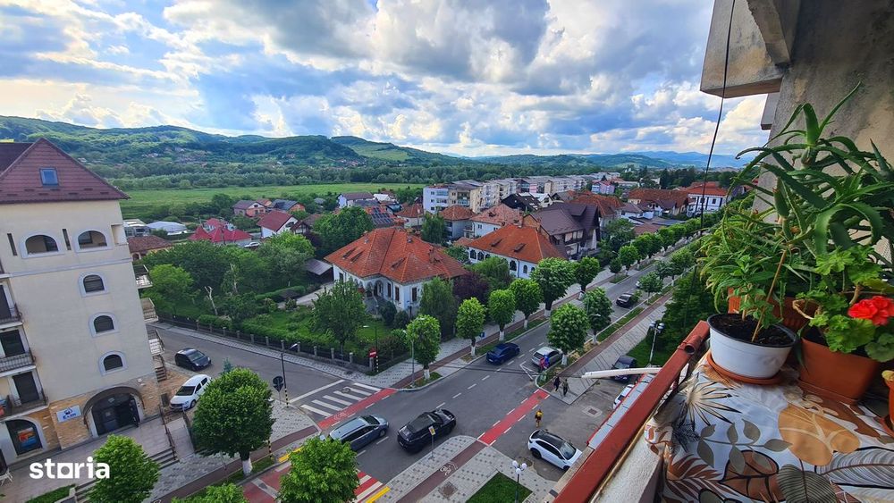 Apartament cu 3 camere de vânzare în Curtea de Argeș.