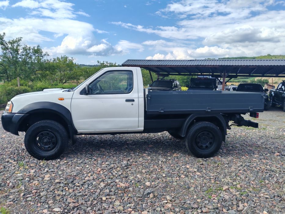 Nissan Navara 4x4 2004 bena lunga 240x175 cm