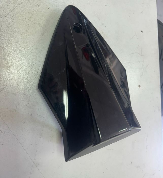 BMS S1000RR капак за задна седалка и капак на пиньон