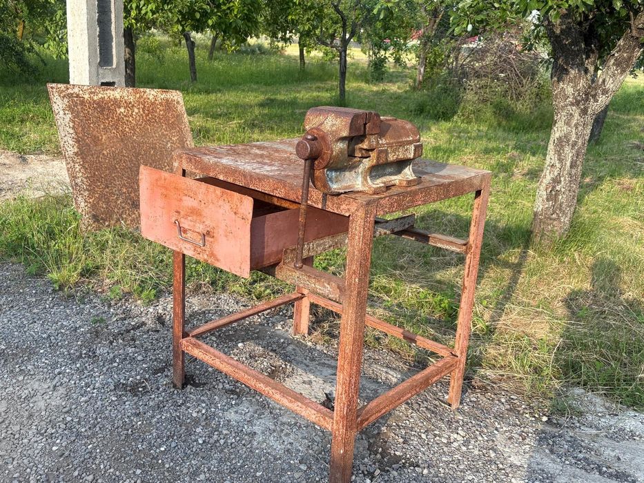 Vând banc și menghina