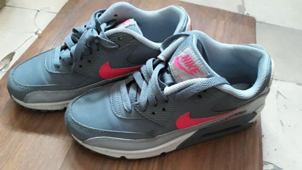 Продам кроссовки для девочки NIKE