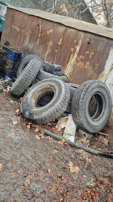 Продаются шины на КамАЗ три штуки