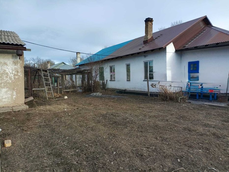 Продаю 4 комнатный дом в Пришахтинске.