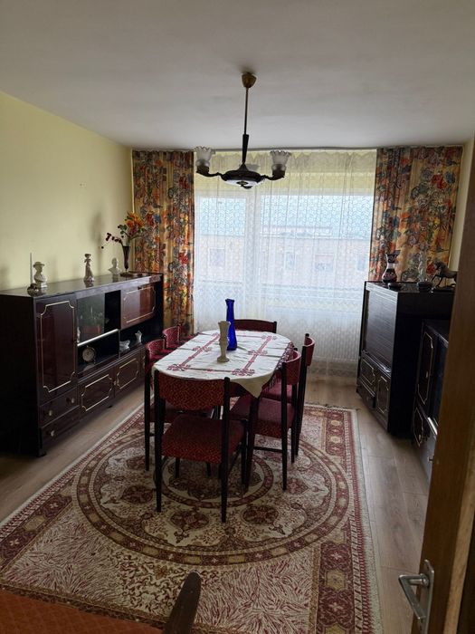 Vand apartament 3 camere