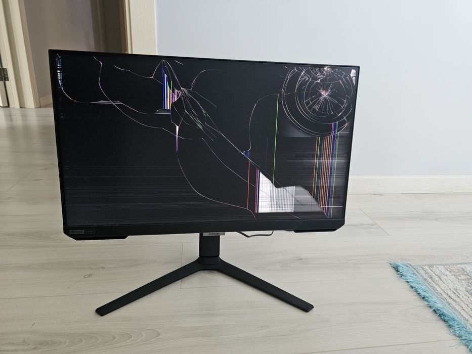 Монитор Samsung Odyssey G4 разбит экран