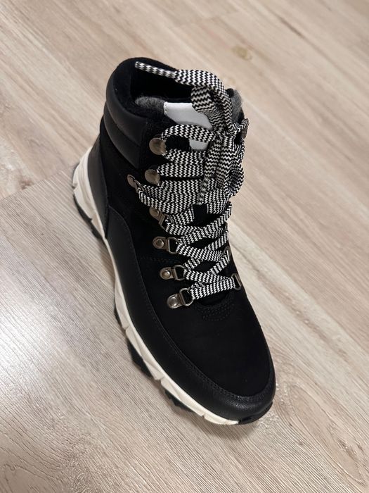 Продам кросовки женские димисезонные