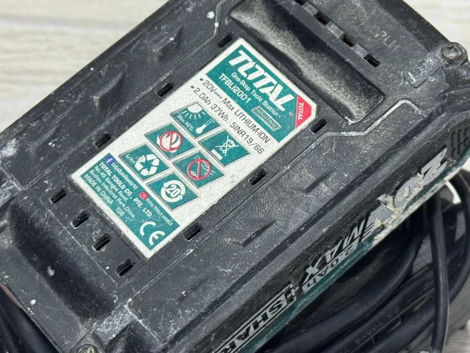 Акумулаторен винтоверт Total TDLI2002, две батерии и зарядно